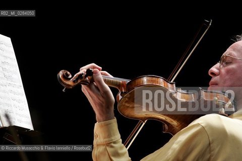 Apr 07 06 Rome, Auditorium Parco della Musica.The Conductor and Violinist Gidon Kremer.durin the reharsals. ©Riccardo Musacchio & Flavio Ianniello/Rosebud2