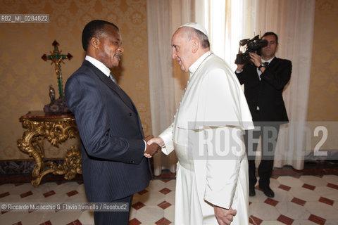 Città del Vaticano, Biblioteca 09 12  2013.Udienza del Santo Padre Papa Francesco al Presidente della Repubblica del Congo, S.E. Denis SASSOU NGUESSO. ©Riccardo Musacchio & Flavio Ianniello/Rosebud2