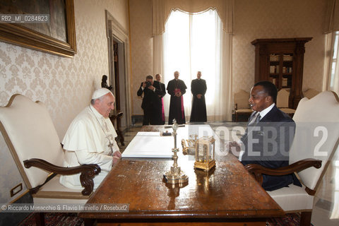Città del Vaticano, Biblioteca 09 12  2013.Udienza del Santo Padre Papa Francesco al Presidente della Repubblica del Congo, S.E. Denis SASSOU NGUESSO. ©Riccardo Musacchio & Flavio Ianniello/Rosebud2
