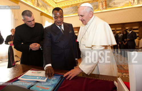 Città del Vaticano, Biblioteca 09 12  2013.Udienza del Santo Padre Papa Francesco al Presidente della Repubblica del Congo, S.E. Denis SASSOU NGUESSO. ©Riccardo Musacchio & Flavio Ianniello/Rosebud2