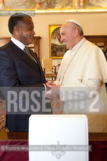 Città del Vaticano, Biblioteca 09 12  2013.Udienza del Santo Padre Papa Francesco al Presidente della Repubblica del Congo, S.E. Denis SASSOU NGUESSO. ©Riccardo Musacchio & Flavio Ianniello/Rosebud2