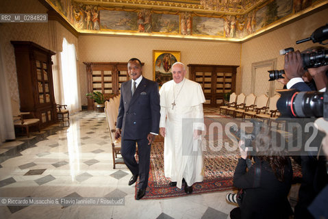 Città del Vaticano, Biblioteca 09 12  2013.Udienza del Santo Padre Papa Francesco al Presidente della Repubblica del Congo, S.E. Denis SASSOU NGUESSO. ©Riccardo Musacchio & Flavio Ianniello/Rosebud2