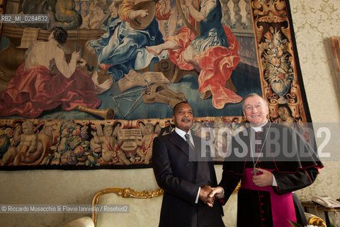 Città del Vaticano, Biblioteca 09 12  2013.Udienza del Santo Padre Papa Francesco al Presidente della Repubblica del Congo, S.E. Denis SASSOU NGUESSO..Nella foto: il saluto con il Segretario di Stato Monsignor Pietro Parolin. ©Riccardo Musacchio & Flavio Ianniello/Rosebud2