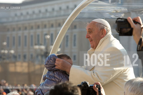 Città del Vaticano, Piazza San Pietro 11 12  2013.Udienza Generale Pontificia presieduta.da Sua Santità Papa Francesco. ©Riccardo Musacchio & Flavio Ianniello/Rosebud2
