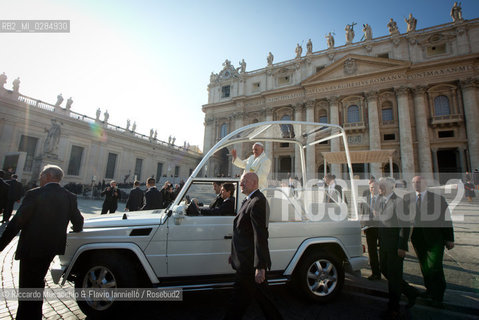 Città del Vaticano, Piazza San Pietro 11 12  2013.Udienza Generale Pontificia presieduta.da Sua Santità Papa Francesco. ©Riccardo Musacchio & Flavio Ianniello/Rosebud2