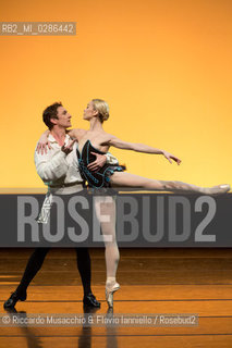 Roma Auditorium parco della Musica 26 01 2014.Eleonora Abbagnato e le Stelle dellOpéra di Parigi.Nella foto: Carmen coreografia: Roland Petit.danzano: ELEONORA ABBAGNATO E MANUEL LEGRIS . ©Riccardo Musacchio & Flavio Ianniello/Rosebud2