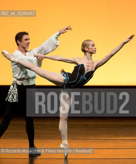 Roma Auditorium parco della Musica 26 01 2014.Eleonora Abbagnato e le Stelle dellOpéra di Parigi.Nella foto: Carmen coreografia: Roland Petit.danzano: ELEONORA ABBAGNATO E MANUEL LEGRIS . ©Riccardo Musacchio & Flavio Ianniello/Rosebud2