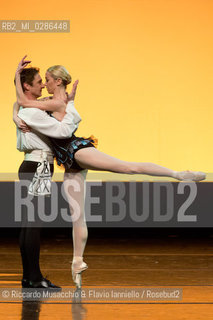 Roma Auditorium parco della Musica 26 01 2014.Eleonora Abbagnato e le Stelle dellOpéra di Parigi.Nella foto: Carmen coreografia: Roland Petit.danzano: ELEONORA ABBAGNATO E MANUEL LEGRIS . ©Riccardo Musacchio & Flavio Ianniello/Rosebud2