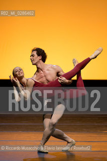 Roma Auditorium parco della Musica 26 01 2014.Eleonora Abbagnato e le Stelle dellOpéra di Parigi.Nella foto: Terza Sinfonia di Mahler coreografia: John Neumeier, danzano:.SILVIA AZZONI E OLEKSANDR RYABKO. ©Riccardo Musacchio & Flavio Ianniello/Rosebud2