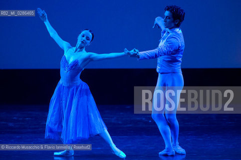 Roma Auditorium parco della Musica 26 01 2014.Eleonora Abbagnato e le Stelle dellOpéra di Parigi.Nella foto: In the Night coreografia: Jerome Robbins.danzano: CLAIREMARIE OSTA E BENJAMIN PECH . ©Riccardo Musacchio & Flavio Ianniello/Rosebud2