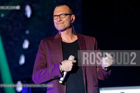 Roma, Auditorium Parco della Musica 05 02 2014.Concerto di Luca Carboni Fisico & politico tour..Nella foto: duetto con Biagio Antonacci. ©Riccardo Musacchio & Flavio Ianniello/Rosebud2