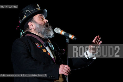 Roma, Auditorium Parco della Musica 24 01 2013.Francesco Di Giacomo Cenerentola La parte mancante.regia : Fabio Massimo Iaquone.in scena: Francesco Di Giacomo, Paolo Sentinelli e Ashai Lombardo Arop.. ©Riccardo Musacchio & Flavio Ianniello/Rosebud2