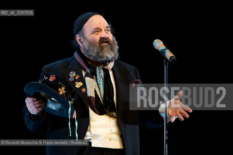 Roma, Auditorium Parco della Musica 24 01 2013.Francesco Di Giacomo Cenerentola La parte mancante.regia : Fabio Massimo Iaquone.in scena: Francesco Di Giacomo, Paolo Sentinelli e Ashai Lombardo Arop.. ©Riccardo Musacchio & Flavio Ianniello/Rosebud2