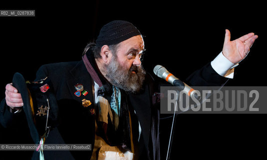 Roma, Auditorium Parco della Musica 24 01 2013.Francesco Di Giacomo Cenerentola La parte mancante.regia : Fabio Massimo Iaquone.in scena: Francesco Di Giacomo, Paolo Sentinelli e Ashai Lombardo Arop.. ©Riccardo Musacchio & Flavio Ianniello/Rosebud2