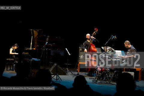 Roma, Auditorium Parco della Musica 27 11 2013.Chihiro Yamanaka Trio After Hours  .Chihiro Yamanaka  pianoforte.Aldo Vigorito  contrabbasso.Mikey Salgarello batteria.. ©Riccardo Musacchio & Flavio Ianniello/Rosebud2