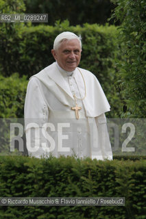Città del Vaticano-Giardini Vaticani 18 Maggio 2005.il Papa Benedetto XVI durante una passeggiata con il suo segretario personale Mons. George Gaenswein don Mietek (Mieczysław Mokrzycki), segretario personale in seconda. ©Riccardo Musacchio & Flavio Ianniello/Rosebud2