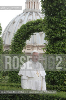 Città del Vaticano-Giardini Vaticani 18 Maggio 2005.il Papa Benedetto XVI durante una passeggiata con il suo segretario personale Mons. George Gaenswein don Mietek (Mieczysław Mokrzycki), segretario personale in seconda. ©Riccardo Musacchio & Flavio Ianniello/Rosebud2