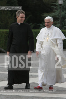 Città del Vaticano-Giardini Vaticani 18 Maggio 2005.il Papa Benedetto XVI durante una passeggiata con il suo segretario personale Mons. George Gaenswein don Mietek (Mieczysław Mokrzycki), segretario personale in seconda. ©Riccardo Musacchio & Flavio Ianniello/Rosebud2