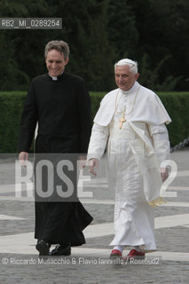 Città del Vaticano-Giardini Vaticani 18 Maggio 2005.il Papa Benedetto XVI durante una passeggiata con il suo segretario personale Mons. George Gaenswein don Mietek (Mieczysław Mokrzycki), segretario personale in seconda. ©Riccardo Musacchio & Flavio Ianniello/Rosebud2