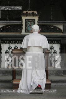 Città del Vaticano-Giardini Vaticani 18 Maggio 2005.il Papa Benedetto XVI durante una passeggiata con il suo segretario personale Mons. George Gaenswein don Mietek (Mieczysław Mokrzycki), segretario personale in seconda. ©Riccardo Musacchio & Flavio Ianniello/Rosebud2