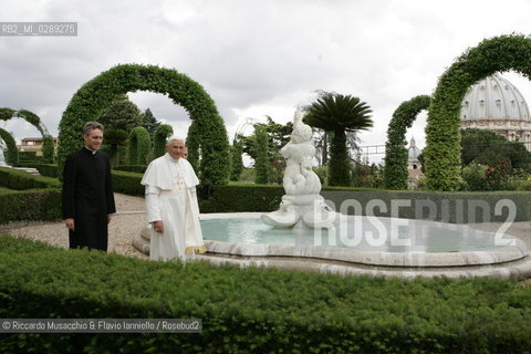 Città del Vaticano-Giardini Vaticani 18 Maggio 2005.il Papa Benedetto XVI durante una passeggiata con il suo segretario personale Mons. George Gaenswein don Mietek (Mieczysław Mokrzycki), segretario personale in seconda. ©Riccardo Musacchio & Flavio Ianniello/Rosebud2