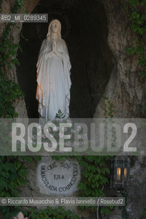 Citta del Vaticano, Giardini Vaticani  22 / 09 / 2005.nella foto: La Madonna allinterno della copia esatta della Grotta di Lourdes. ©Riccardo Musacchio & Flavio Ianniello/Rosebud2