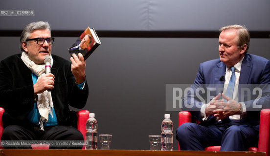 Roma, Auditorium Parco della Musica 13 03 2014.Libri Come, Festa del Libeo e della Lettura Il Lavoro..Nella foto: lezione di John Grisham, interviene Giancarlo De Cataldo. ©Riccardo Musacchio & Flavio Ianniello/Rosebud2