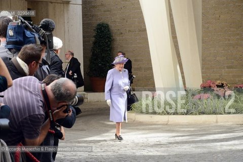 Rome 03/04/2014 .Vatican City .Paul VI Hall private study, .The Holy Father Francis Pope meets the Queen of the United Kingdom Elizabeth II of England, accompanied by Prince Philip. ©Riccardo Musacchio & Flavio Ianniello/Rosebud2