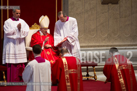 Città del Vaticano, Basilica di San Pietro 18 04 2014.Celebrazione della Passione del Signore, Adorazione della Croce presieduta da Sua Santità Papa Francesco. ©Riccardo Musacchio & Flavio Ianniello/Rosebud2