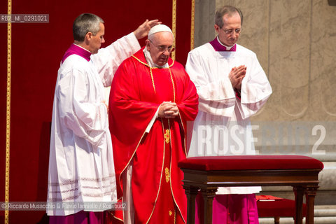 Città del Vaticano, Basilica di San Pietro 18 04 2014.Celebrazione della Passione del Signore, Adorazione della Croce presieduta da Sua Santità Papa Francesco. ©Riccardo Musacchio & Flavio Ianniello/Rosebud2