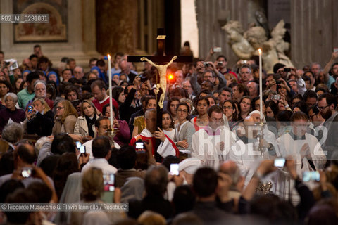 Città del Vaticano, Basilica di San Pietro 18 04 2014.Celebrazione della Passione del Signore, Adorazione della Croce presieduta da Sua Santità Papa Francesco. ©Riccardo Musacchio & Flavio Ianniello/Rosebud2