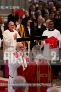 Città del Vaticano, Basilica di San Pietro 18 04 2014.Celebrazione della Passione del Signore, Adorazione della Croce presieduta da Sua Santità Papa Francesco. ©Riccardo Musacchio & Flavio Ianniello/Rosebud2