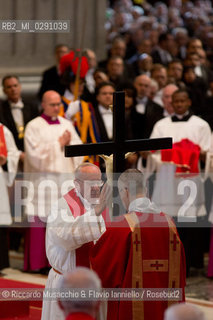 Città del Vaticano, Basilica di San Pietro 18 04 2014.Celebrazione della Passione del Signore, Adorazione della Croce presieduta da Sua Santità Papa Francesco. ©Riccardo Musacchio & Flavio Ianniello/Rosebud2