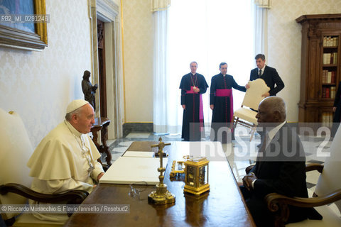 Citta del Vaticano 02 05 2014, Palazzo Apostolico. Papa Francesco riceve in Udienza Privata il Presidente della Repubblica di Angola, Sig. José Eduardo dos Santos.. ©Riccardo Musacchio & Flavio Ianniello/Rosebud2