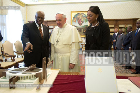 Citta del Vaticano 02 05 2014, Palazzo Apostolico. Papa Francesco riceve in Udienza Privata il Presidente della Repubblica di Angola, Sig. José Eduardo dos Santos.. ©Riccardo Musacchio & Flavio Ianniello/Rosebud2