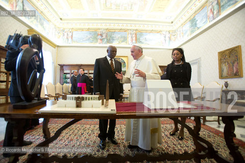 Citta del Vaticano 02 05 2014, Palazzo Apostolico. Papa Francesco riceve in Udienza Privata il Presidente della Repubblica di Angola, Sig. José Eduardo dos Santos.. ©Riccardo Musacchio & Flavio Ianniello/Rosebud2