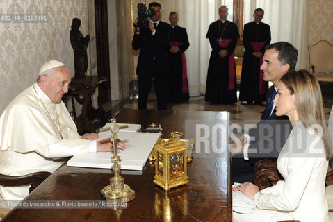 Città del Vaticano, Biblioteca 30 06 2014.Udienza del Santo Padre ai Reali di Spagna..Udienza del Santo Padre, Papa Francesco alle LL. MM. Felipe VI e Letizia Reali di Sapagna.. ©Riccardo Musacchio & Flavio Ianniello/Rosebud2