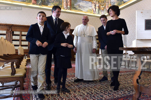 Roma  13-12-2014.Papa Francesco incontra Matteo Renzi con la moglie Agnese e i tre figli nella biblioteca privata. ©Riccardo Musacchio & Flavio Ianniello/Rosebud2