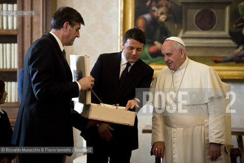 Roma  13-12-2014.Papa Francesco incontra Matteo Renzi con la moglie Agnese e i tre figli nella biblioteca privata. ©Riccardo Musacchio & Flavio Ianniello/Rosebud2