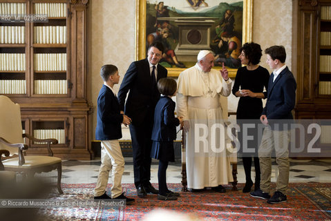 Roma  13-12-2014.Papa Francesco incontra Matteo Renzi con la moglie Agnese e i tre figli nella biblioteca privata. ©Riccardo Musacchio & Flavio Ianniello/Rosebud2