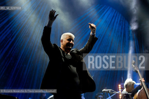 Roma, Auditorium Parco della Musica 18 07 2014. 12° Luglio suona bene 2014 .Pino Daniele, Sinfonico a metà. .Orchestra Roma Sinfonietta.diretta dal Maestro Gianluca Podio. ©Riccardo Musacchio & Flavio Ianniello/Rosebud2