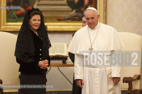 Città del Vaticano 27 04 2015, Palazzo Apostolico. Papa Francesco riceve in udienza privata La Regina Silvia di Svezia, accompagnata dalla figlia la Principessa Madeleine (in cinta allottavo mese, suo marito Christopher ONeill e la loro figlia Leonore. . ©Riccardo Musacchio & Flavio Ianniello/Rosebud2