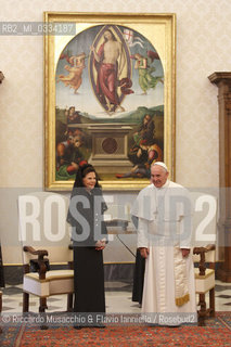 Città del Vaticano 27 04 2015, Palazzo Apostolico. Papa Francesco riceve in udienza privata La Regina Silvia di Svezia, accompagnata dalla figlia la Principessa Madeleine (in cinta allottavo mese, suo marito Christopher ONeill e la loro figlia Leonore. . ©Riccardo Musacchio & Flavio Ianniello/Rosebud2