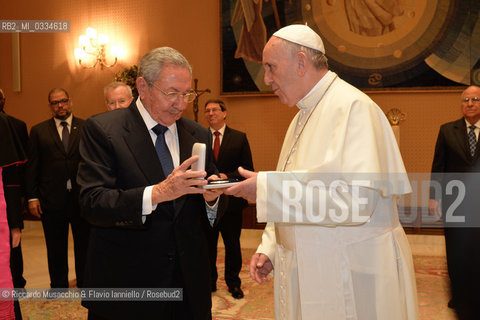 Citta del Vaticano 10 05 2015.Udienza del Santo Padre Francesco al Presidente del Consiglio di Stato e dei Ministri della Repubblica di Cuba, S.E. il Sig. Raul Castro.. ©Riccardo Musacchio & Flavio Ianniello/Rosebud2