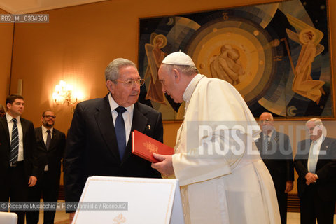 Citta del Vaticano 10 05 2015.Udienza del Santo Padre Francesco al Presidente del Consiglio di Stato e dei Ministri della Repubblica di Cuba, S.E. il Sig. Raul Castro.. ©Riccardo Musacchio & Flavio Ianniello/Rosebud2