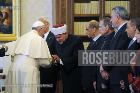 Città del Vaticano, 16 maggio 2015.Il Santo Padre Francesco ha ricevuto in Udienza S.E. il Sig. Mahmoud Abbas, Presidente dello Stato di Palestina, Biblioteca privata.. ©Riccardo Musacchio & Flavio Ianniello/Rosebud2