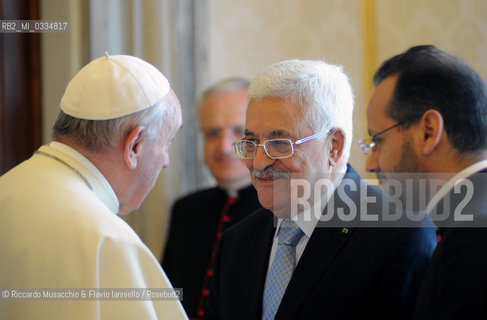 Città del Vaticano, 16 maggio 2015.Il Santo Padre Francesco ha ricevuto in Udienza S.E. il Sig. Mahmoud Abbas, Presidente dello Stato di Palestina, Biblioteca privata.. ©Riccardo Musacchio & Flavio Ianniello/Rosebud2