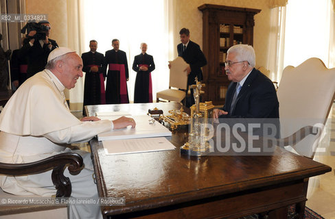 Città del Vaticano, 16 maggio 2015.Il Santo Padre Francesco ha ricevuto in Udienza S.E. il Sig. Mahmoud Abbas, Presidente dello Stato di Palestina, Biblioteca privata.. ©Riccardo Musacchio & Flavio Ianniello/Rosebud2