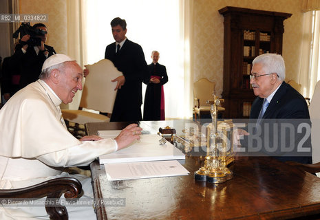 Città del Vaticano, 16 maggio 2015.Il Santo Padre Francesco ha ricevuto in Udienza S.E. il Sig. Mahmoud Abbas, Presidente dello Stato di Palestina, Biblioteca privata.. ©Riccardo Musacchio & Flavio Ianniello/Rosebud2