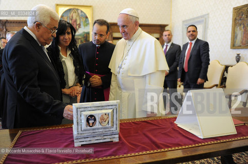 Città del Vaticano, 16 maggio 2015.Il Santo Padre Francesco ha ricevuto in Udienza S.E. il Sig. Mahmoud Abbas, Presidente dello Stato di Palestina, Biblioteca privata.. ©Riccardo Musacchio & Flavio Ianniello/Rosebud2